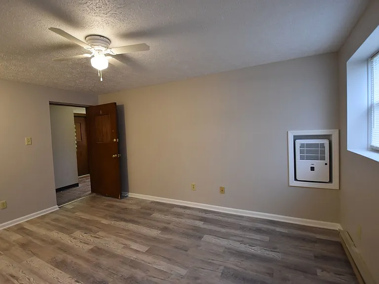 212 W East St — Photo 1