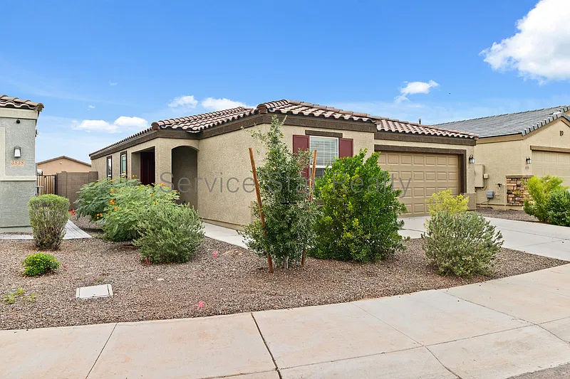 3 bed, 2.0 bath, 1439 sqft, $2,100 — Photo 2