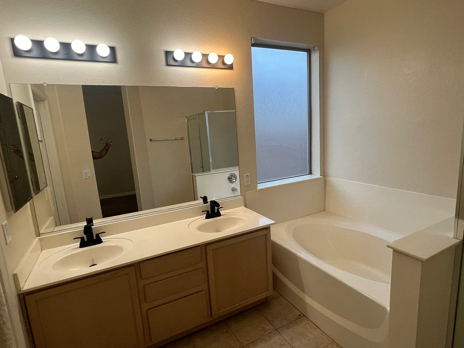 6605 W Lawrence Ln — Photo 3