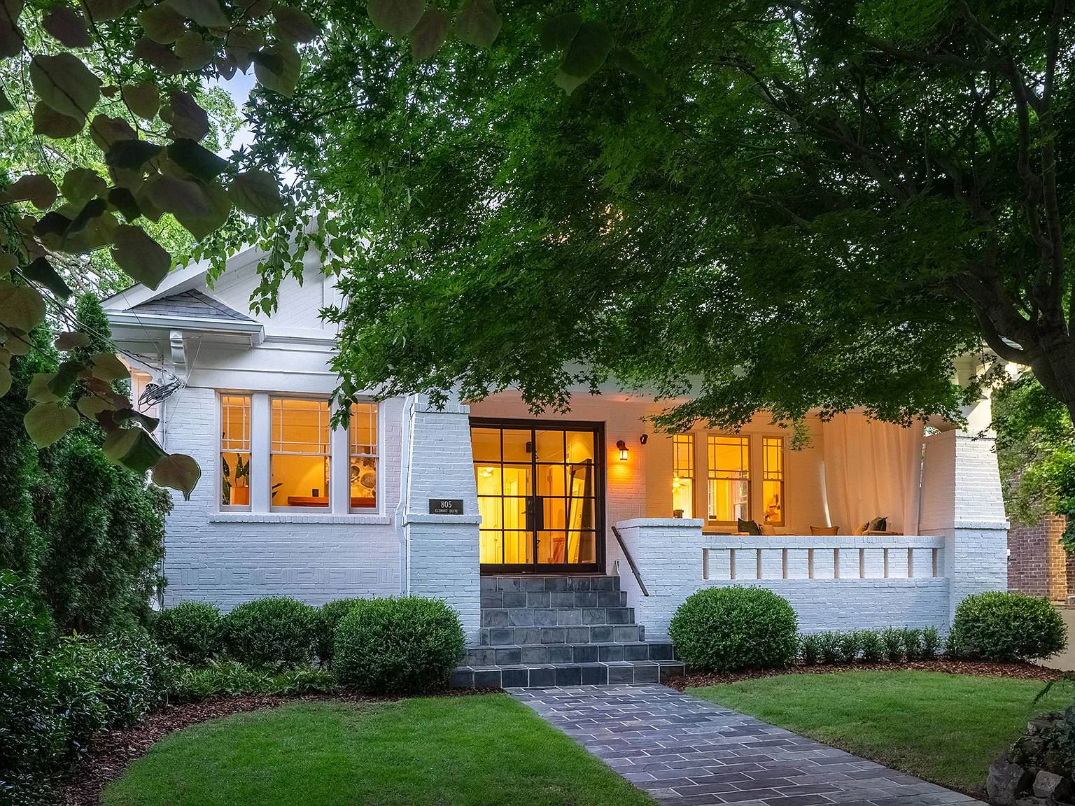 805 Clemont Dr NE — Photo 1