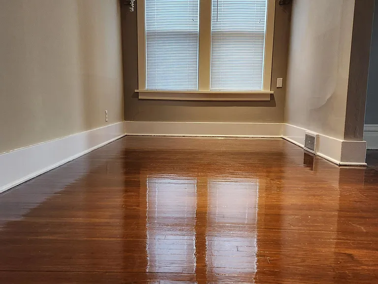 605 E Washington St #B — Photo 8