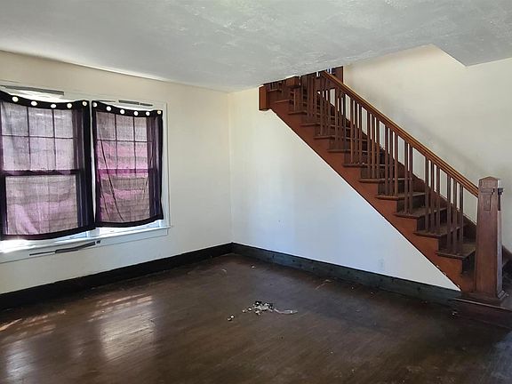 4th image of 1109-1111 S Bedford Ave