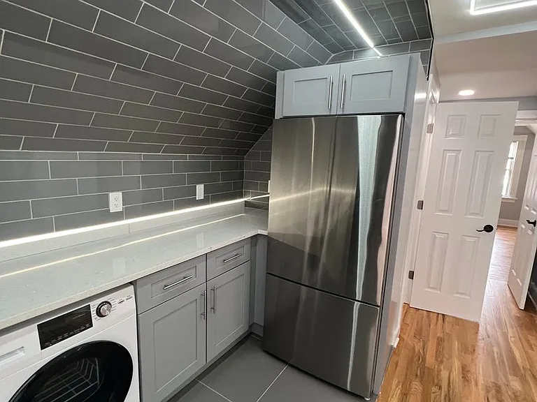 113 Lloyd — Photo 9