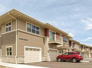 W263N2080 Fieldhack Dr UNIT 104, Pewaukee, WI 53072