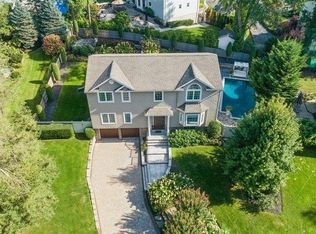 76 Bay Rd, Huntington, NY 11743