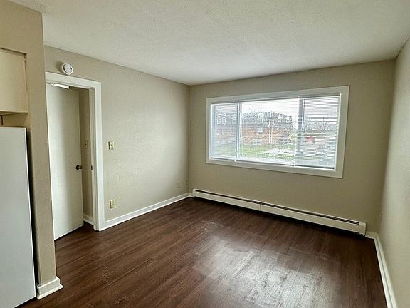 2nd image of 1485 Meadowview Dr APT 5
