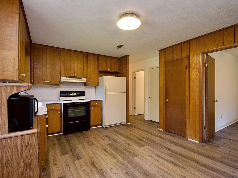 1109 Drew Ln — Photo 4