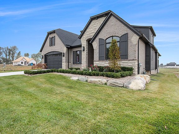 2nd image of 57306 Meadowridge Dr