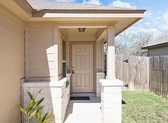 4th image of 2137 Yellow Rose Way