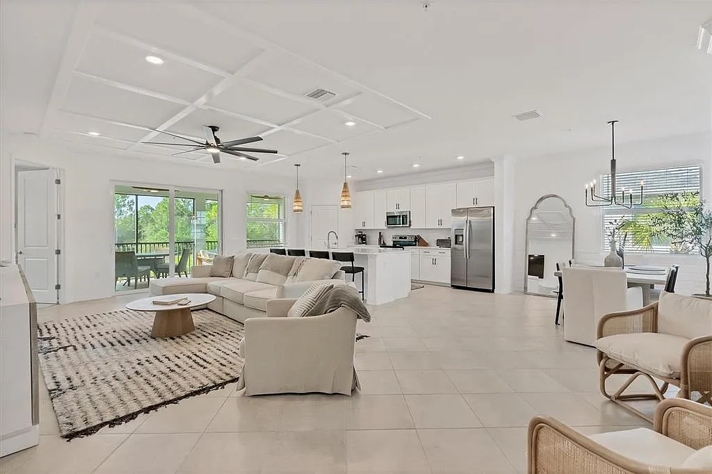 3 bed, 2.0 bath, 2110 sqft, $4,000 — Photo 4