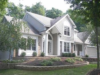 1st image of 32 Bishops Ct