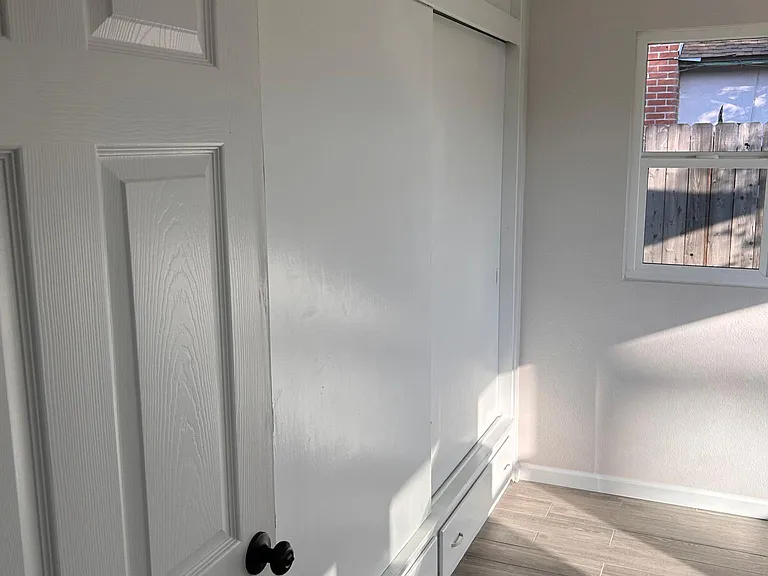 526 Auburn St — Photo 11