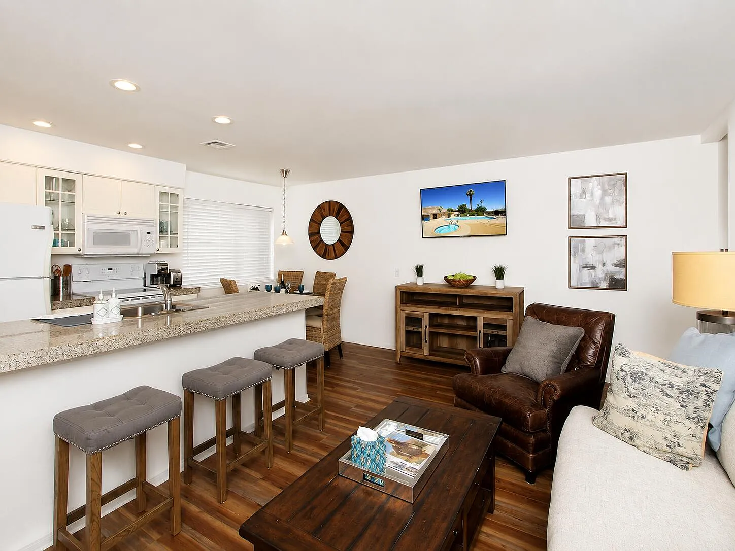 2 bed, 924 sqft, $2,300 — Photo 3