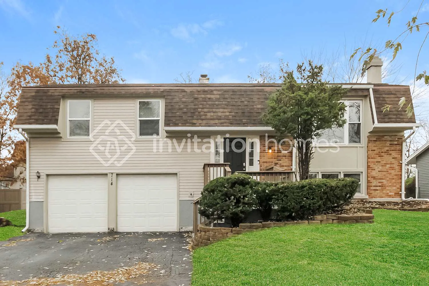 714 N Pinecrest Rd Bolingbrook, IL 60440 — Photo 1