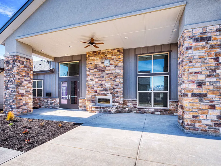 Eagle River Apartments — Photo 8