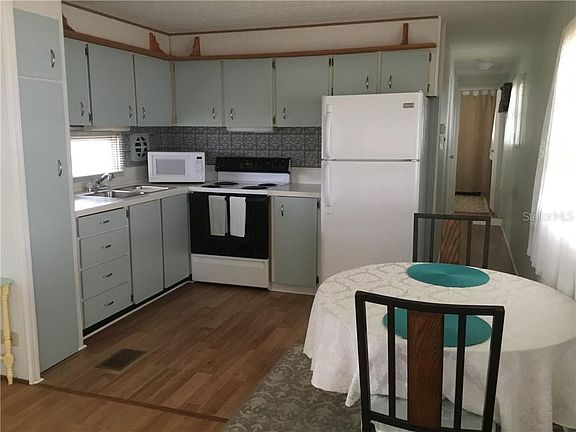 2nd image of 531 Fleetwood St