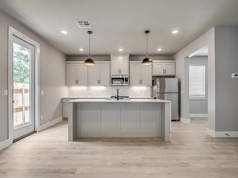 15 N Walnut St — Photo 1