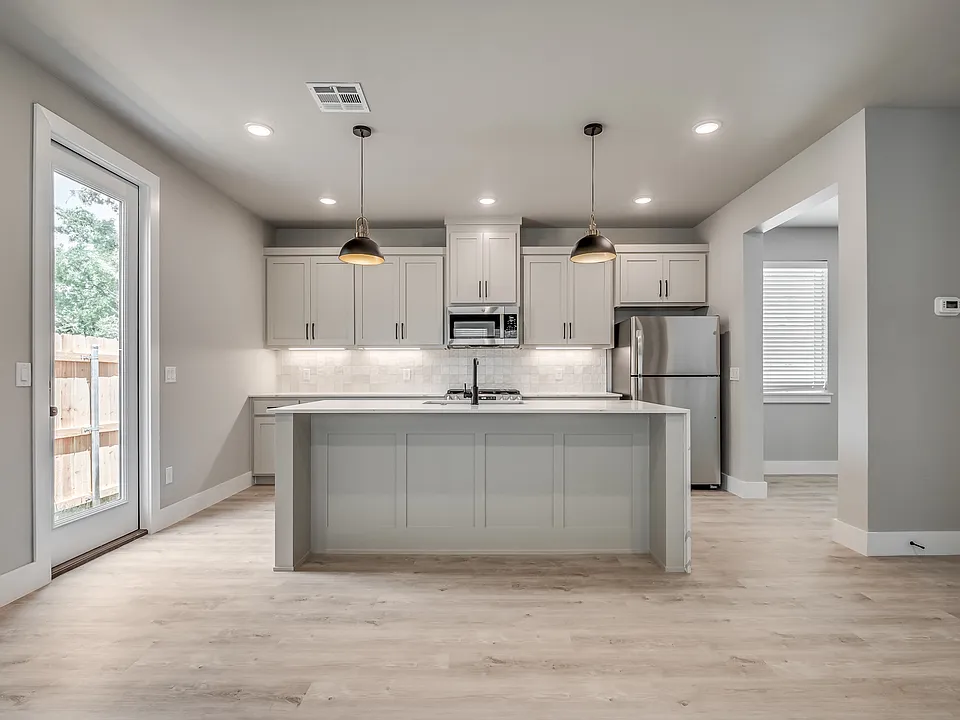 15 N Walnut St