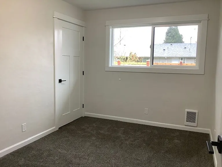 955 Exchange St — Photo 32