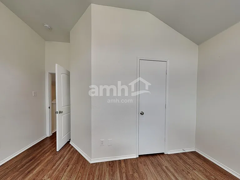 1036 Cove Hollow Dr — Photo 15