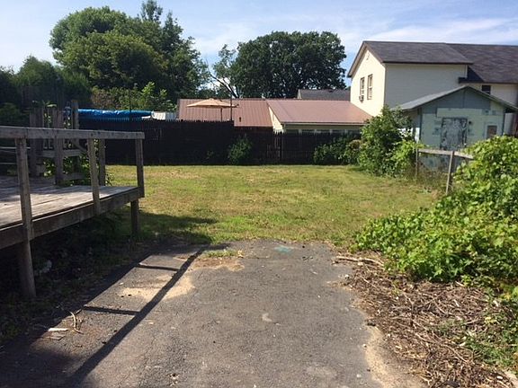 4th image of 228 Center St