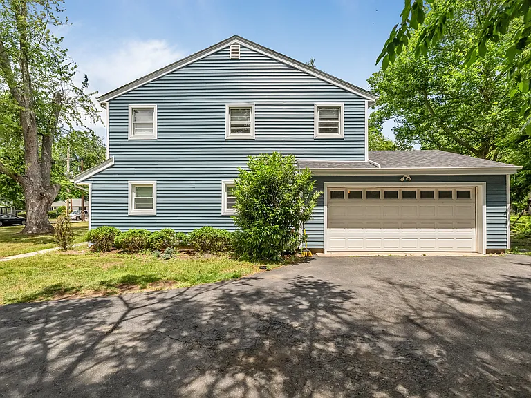 831 Prospect St — Photo 34