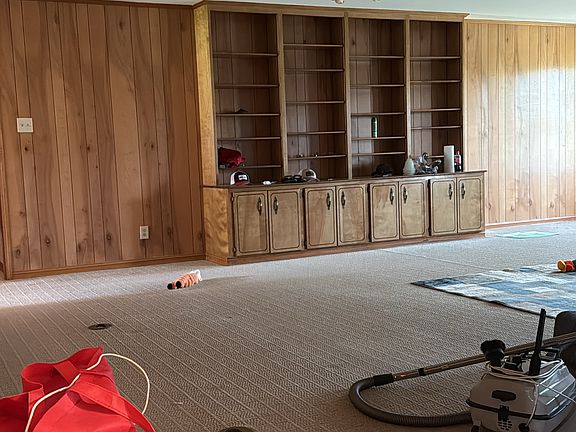 2nd image of 1422 Grace Ave