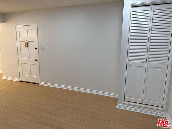 5th image of 4125 1/2 W Toluca Lake Ave