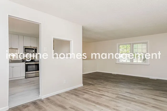 3 bed, 2.5 bath, 1104 sqft, $2,395 — Photo 3