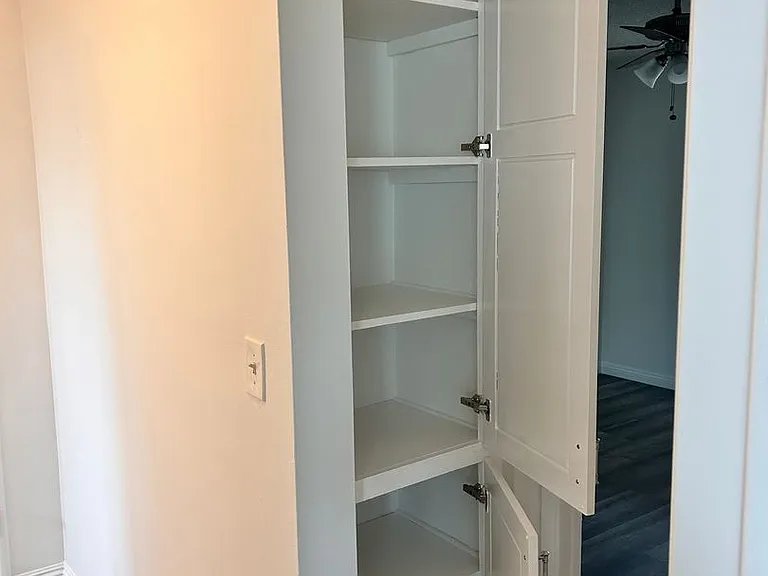 320 Western Ave — Photo 10