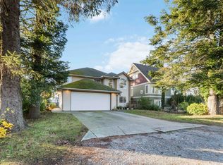 2779 McBride Ave #D602, Surrey, BC V4A3G3