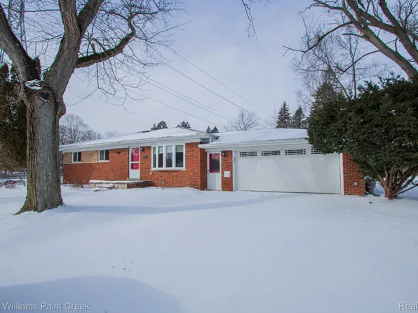 5617 Westfalen Dr, Shelby Township, MI 48317