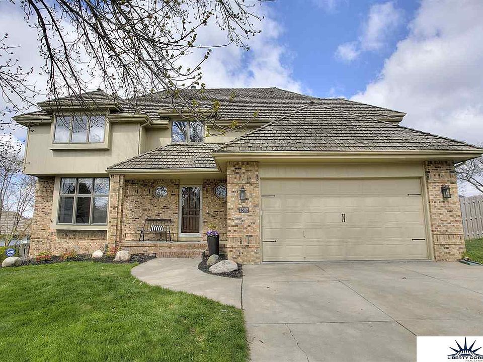 1st image of 1508 S 152nd Cir