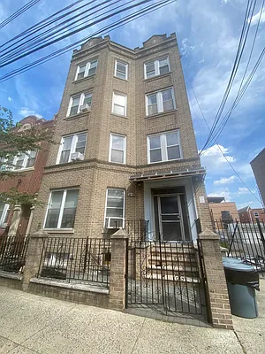 Rented by NY Space Finders Inc. | media 16