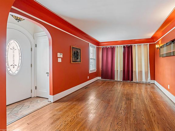 4th image of 22631 Ridgeway St