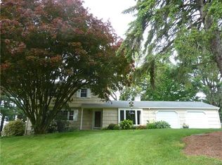 12 Moss Rd, Monroe, CT 06468
