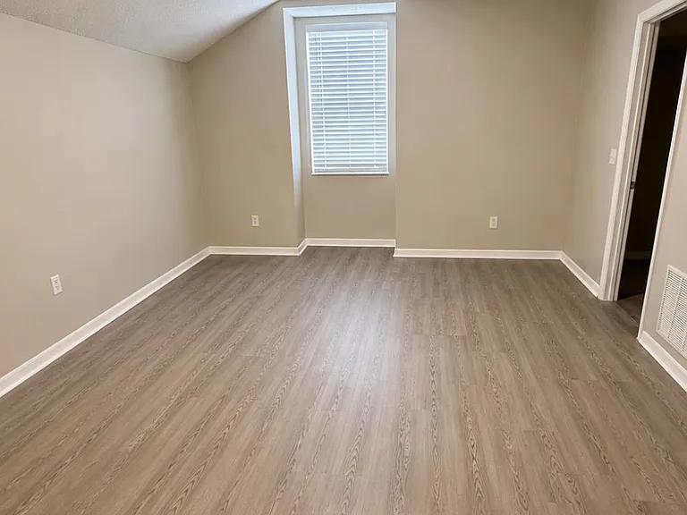 540 Royal Ridge Dr — Photo 11