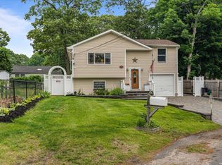 219 Mooney Pond Rd, Selden, NY 11784