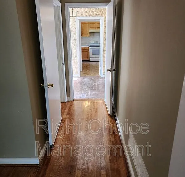 1097 Bolton Ct — Photo 6