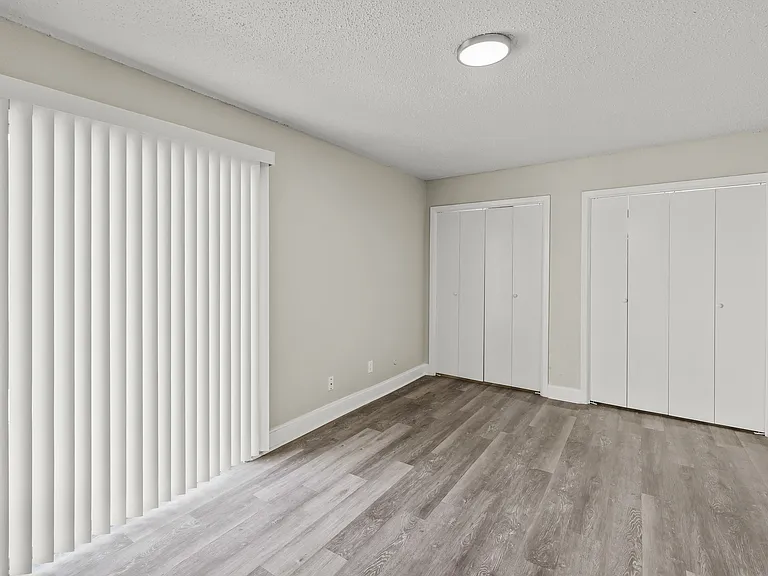 La Bella Apartments — Photo 26