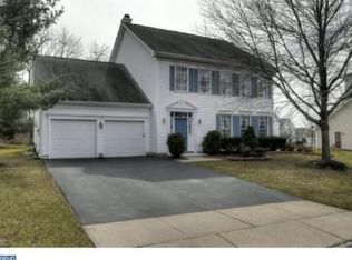 17 Kentsdale Dr, Pennington, NJ 08534
