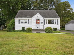 21 Nostrum Rd, Norwalk, CT 06850