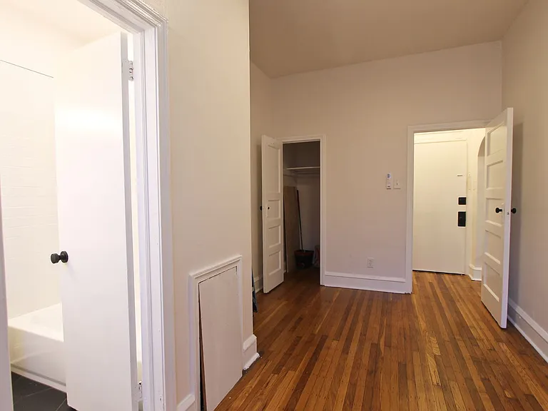 326 W Chelten Ave — Photo 15