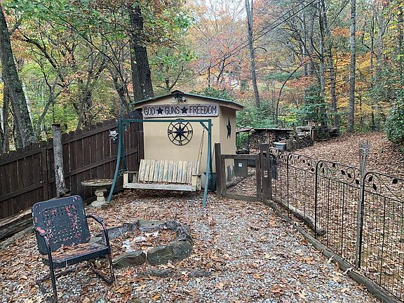 4th image of 55 Laurel Spring Dr