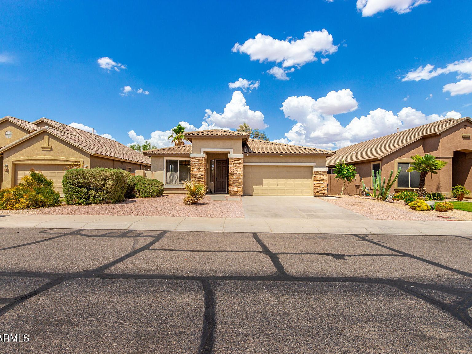 128 E Canary Ct