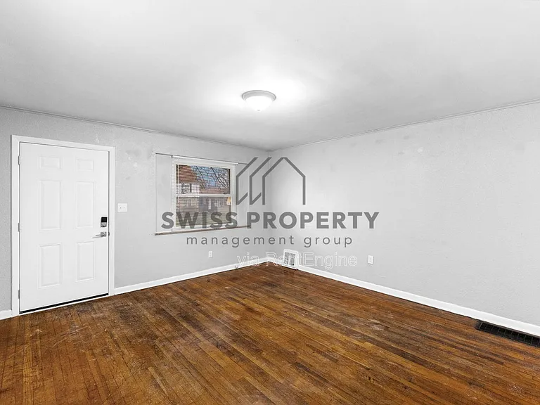 386 S Napoleon Ave #S — Photo 8