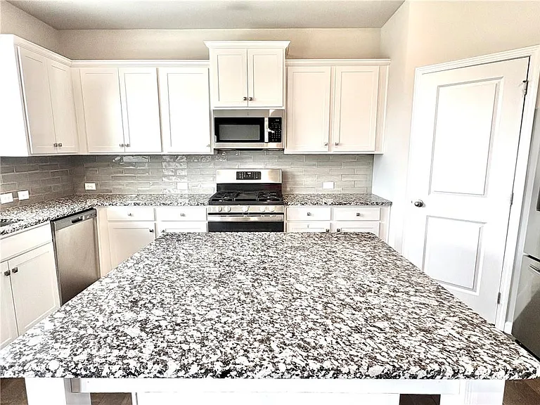 6085 Bay Point Cv — Photo 8