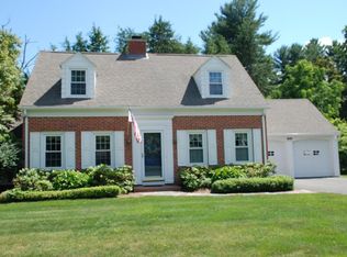 8 Brookdale Dr, Wilbraham, MA 01095