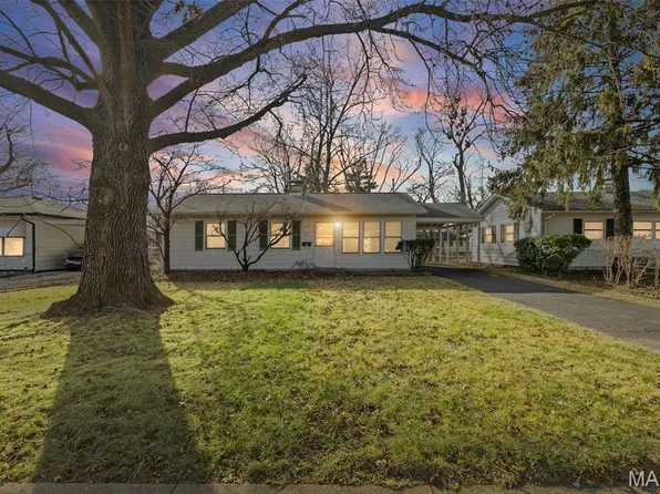 4110 Memorial Dr, Belleville, IL 62226