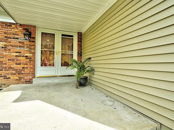 4th image of 799 Hoover Rd